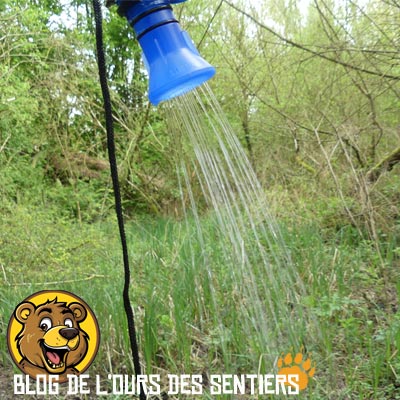 Le pommeau de douche Lifeventure permet un jet d'eau adapté pour bien se rincer le corps
