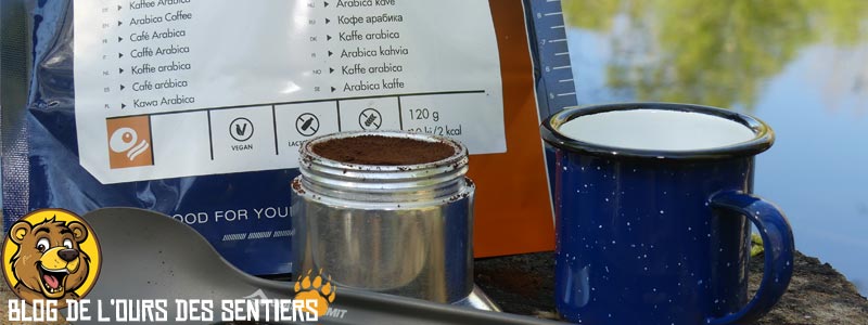 Pour le test de la cafetière espresso origin outdoors, du café moulu en sachet de trek'n eat a été utilisé