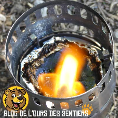 Exécrable le rendement de chauffe avec un cube hexamine dans le réchaud Evernew Titane multi combustible