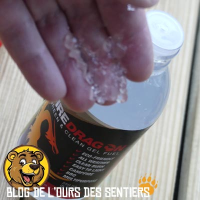 le format liquide du gel éthanol BCB est facile à doser grâce au bouchon doseur de la bouteille