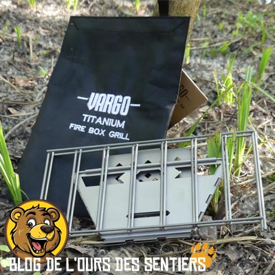 Rangé dans une pochette en nylon étanche, le firebox grill titane vargo ne prend très peu de place dans votre sac à dos une fois replié