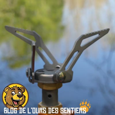 La combustion du réchaud FMS 300T est très bonne et offre un bon rendement de chauffe pour ce petit réchaud bivouac léger