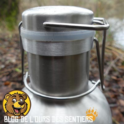 la gourde canette cao possède une fermeture étanche par bouchon mécanique étrier