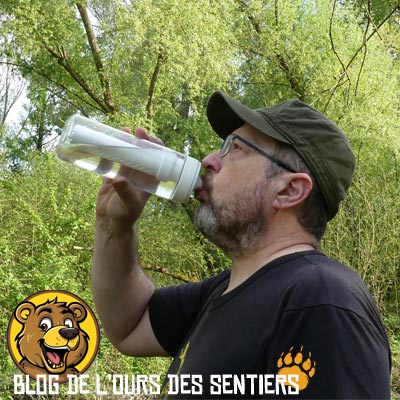Boire à la gourde filtrante GO Série Lifestraw est assez rapide et simple malgré un blocage du clapet anti retour qui se produit au bout de seulement quelques gorgées.