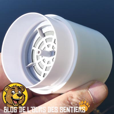 Une cartouche de charbon actif permet d'éliminer mauvais gouts et contaminants chimiques sur la gourde UV Origin Outdoors