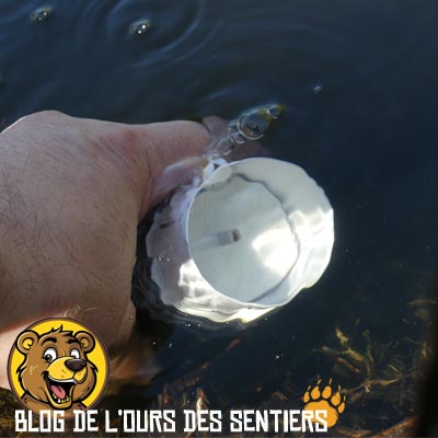 Le remplissage de la gourde UV Origin Outdoors par immersion n'est pas conseillé