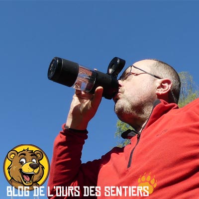Il est très facile de boire de l'eau traitée et pure à la gourde filtre aux ultra violets d'Origin Outdoors