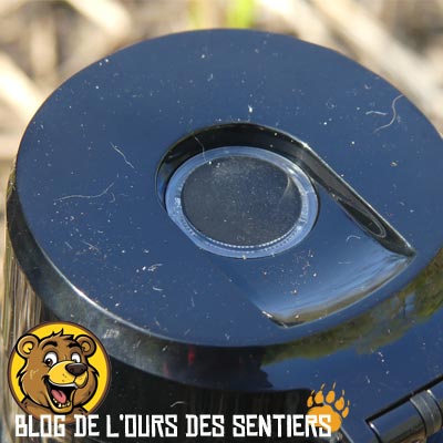 Le bouchon de mise en route de traitement de stérilisation ultra violet de la gourde filtre origin outdoor est situé sur le bouchon