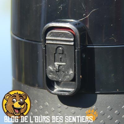 Un système de verrouillage robuste est présent sur le bouchon de la gourde filtrante Origin Outdoors