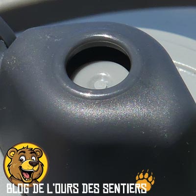 L'embout rotatif de la gourde hydrapak flux ne se démonte pas pour un nettoyage approfondi