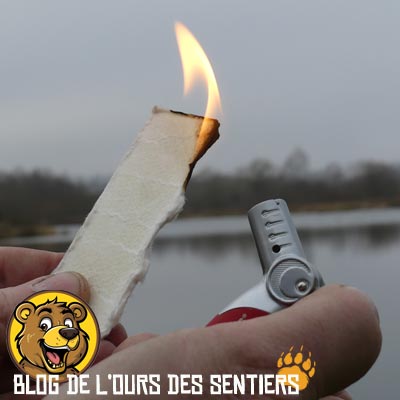 Avec un briquet tempête de survie, rien de plus simple que d'allumer l'amadou Hammarö meilleur allume feu survie