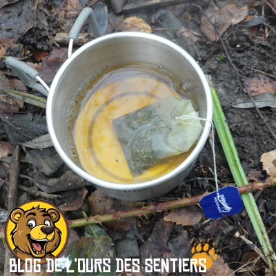 préparer un thé ou un café dans la nature, rien de plus rapide et de plus simple avec la bouilloire réchaud kelly kettle