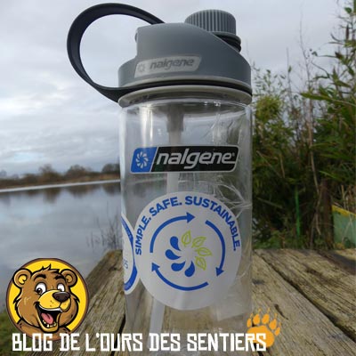Avec la gourde Multidrink Nalgene, il est possible de s'hydrater à sa façon grace aux trois modes présents sur la bouteille