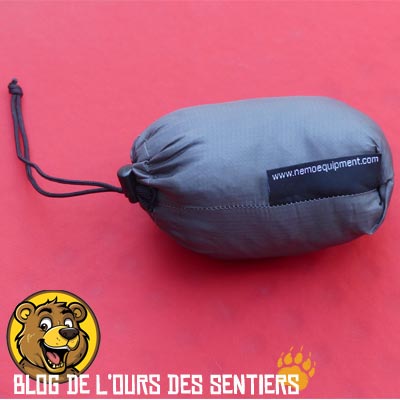 tres compressible, l'oreiller fillo elite nemo tient dans une poche une fois replié