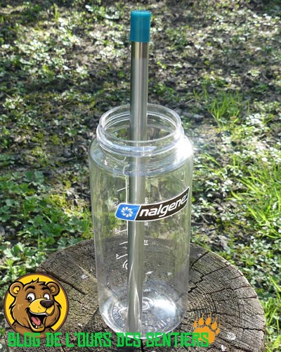 La longueur et diamètre fin de la paille sip lifestraw la rende utilisable sur des bouteilles d'eau minérales