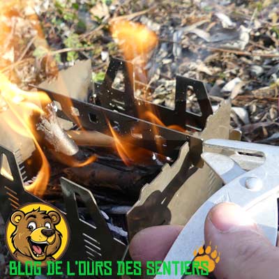 Support popote réchaud à bois Fabogliss non démontable pendant utilisation en bivouac.