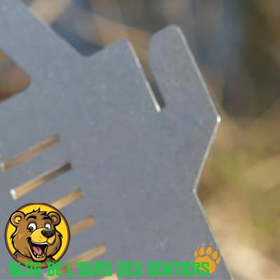 Pattes de fixation réchaud à bois Fabogliss en inox avec système d’emboîtement robuste.