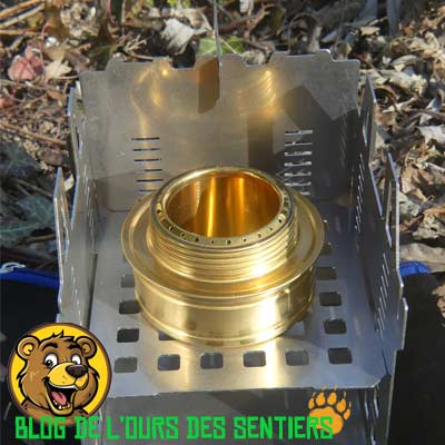 Réchaud Fabogliss avec brûleur alcool réglage hauteur grille multi combustible bivouac.