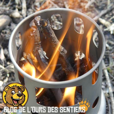 Avec son optimisation d'entrées d'air, le rendement de combustion du réchaud bois toaks est assez élevé