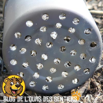 Très aéré, la partie centrale du réchaud bois toaks permet d'optimiser le rendement de combustion