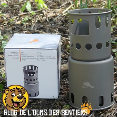 conditionné dans une petite boite en carton, le réchaud bois toaks est très compacterses