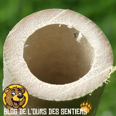 Légère et robuste, la petite scie plianble Opinel N12 de poche assure des coupes de bois très précises