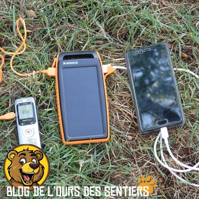 les deux prises usb en 2A du solargo pocket permettent de recharger deux appareils en même temps