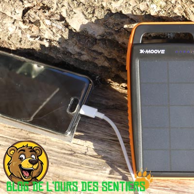 charger un smartphone avec une batterie powerbank puissante