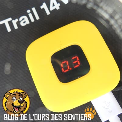 Avec son affichage numérique, il est possible de connaitre l'intensité produite en direct par le panneau solaire trail xmoove