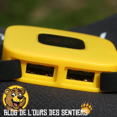 Certains chargeurs solaires nomade proposent deux port USB afin de recharger deusx appareils électroniques en même temps
