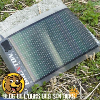 Le Panneau Solaire Solaris Brunton enroulable de 4.5 watts est facile à ranger une fois enroulé sur lui même