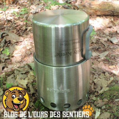cuire des aliments sur un réchaud bois, le bivouac authentique du baroudeur