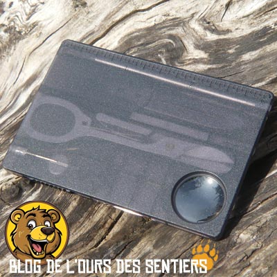 Compacte et légère, au format carte de crédit, la swiss card lite victorinox est un multi outils qui se glisse dans une poche