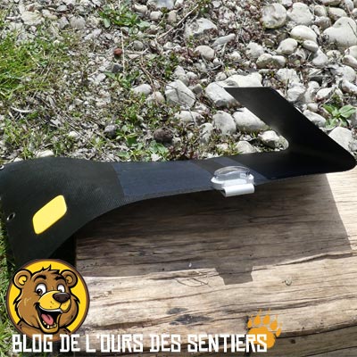 les volets repliables du panneau solaire chargeur xmoove trail 21w se replient sur eux même ce qui ne favorise pas toujours sa bonne orientation face au soleil