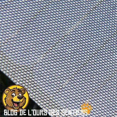 La surface ondulée recouverte etfe du chargeur solaire xmoove trail 21w assure une très bonne capacité de production électrique et un rendement optimal