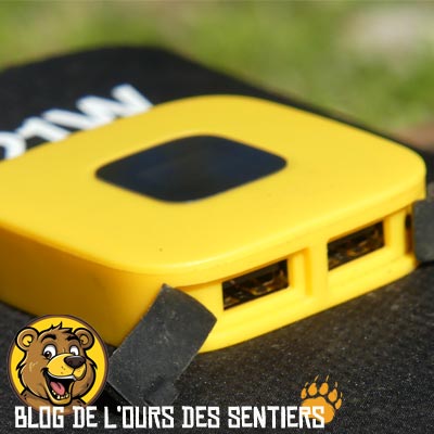 Pour recharger votre smartphone et autres appareils électroniques, le chargeur solaire xmoove Trail 21W comporte deux sorties USB en 2.1A