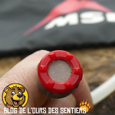 Grace au pré-filtre qui équipe la pompe filtrante Trailshot MSR, les sédiments et autres impuretés solides ne vont pas atteindre la cartouche filtrante afin d'éviter de colmater les pores