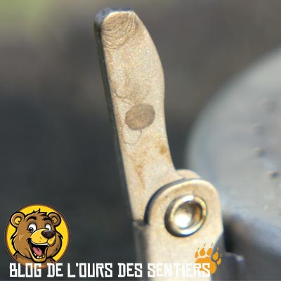 La conception des branches amovibles de support popote ou réchaud sur le triad vargo risquent d'entrainer des instabilités en cas de mauvaise installation ou sol trop mou
