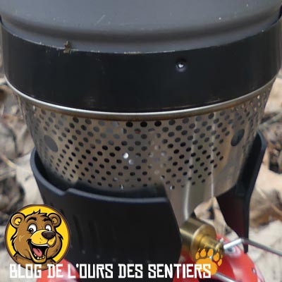 Bien installé sur le bruleur radiant, le pot de cuisson du réchaud optimisé windburner msr permet d'obtenir une chambre de combustion très efficace