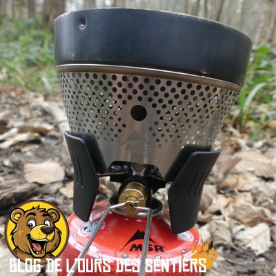 La conception du bruleur du meilleur réchaud randonnée aun gaz, msr windburner, lui permet une protection efficace contre le vent