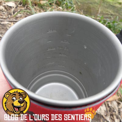 Les graduations de niveaux de remplissage sont assez bien marquées à l'intérieur du pot de cuisson du réchaud windburner MSR